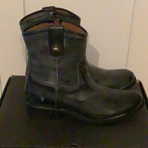 Frye Melissa Button Short Black Size 7 New